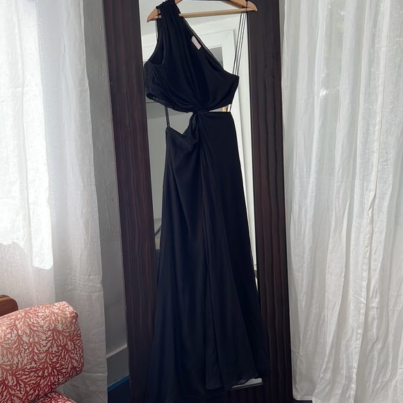 Cinq á sept one shoulder gown - Picture 3 of 5